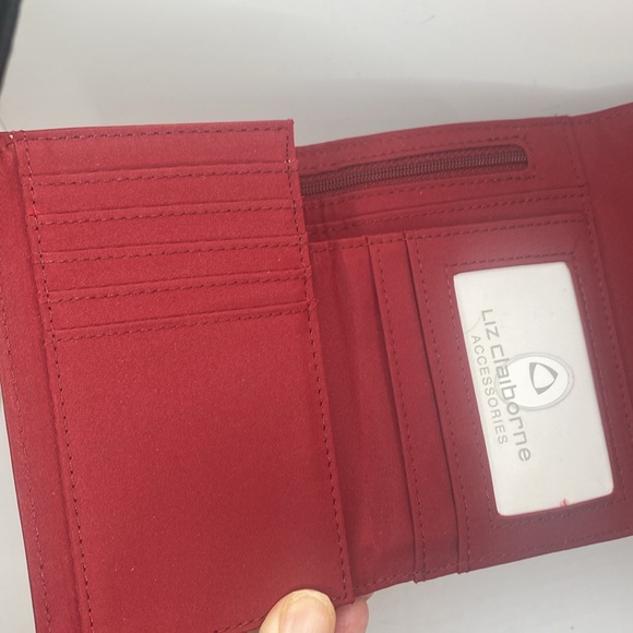 Lis Claiborne Burgundy faux basket weave Tri Fold Wallet NWOT - Picture 11 of 12